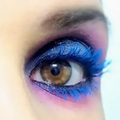 sombra azul intenso ojos marrones